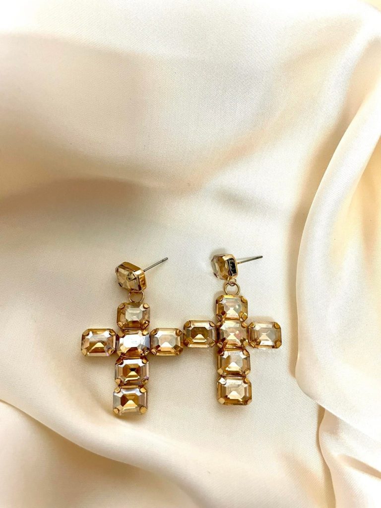 boucles d'oreilles dorée en croix