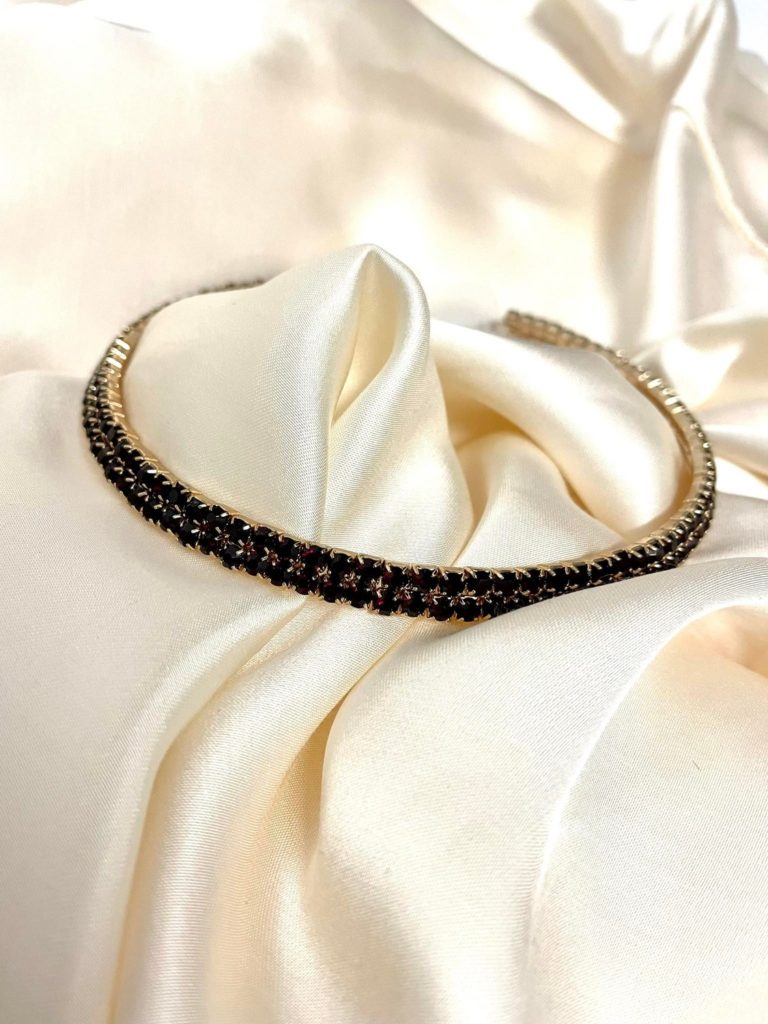 collier ras de cou rouge