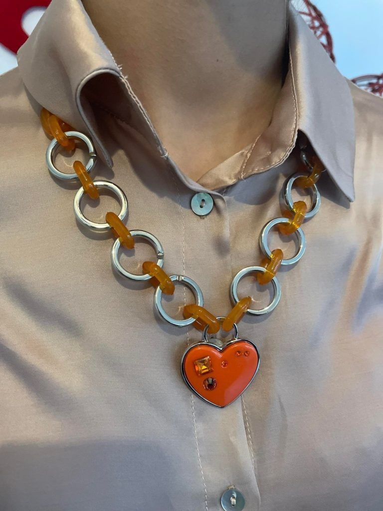 collier orange